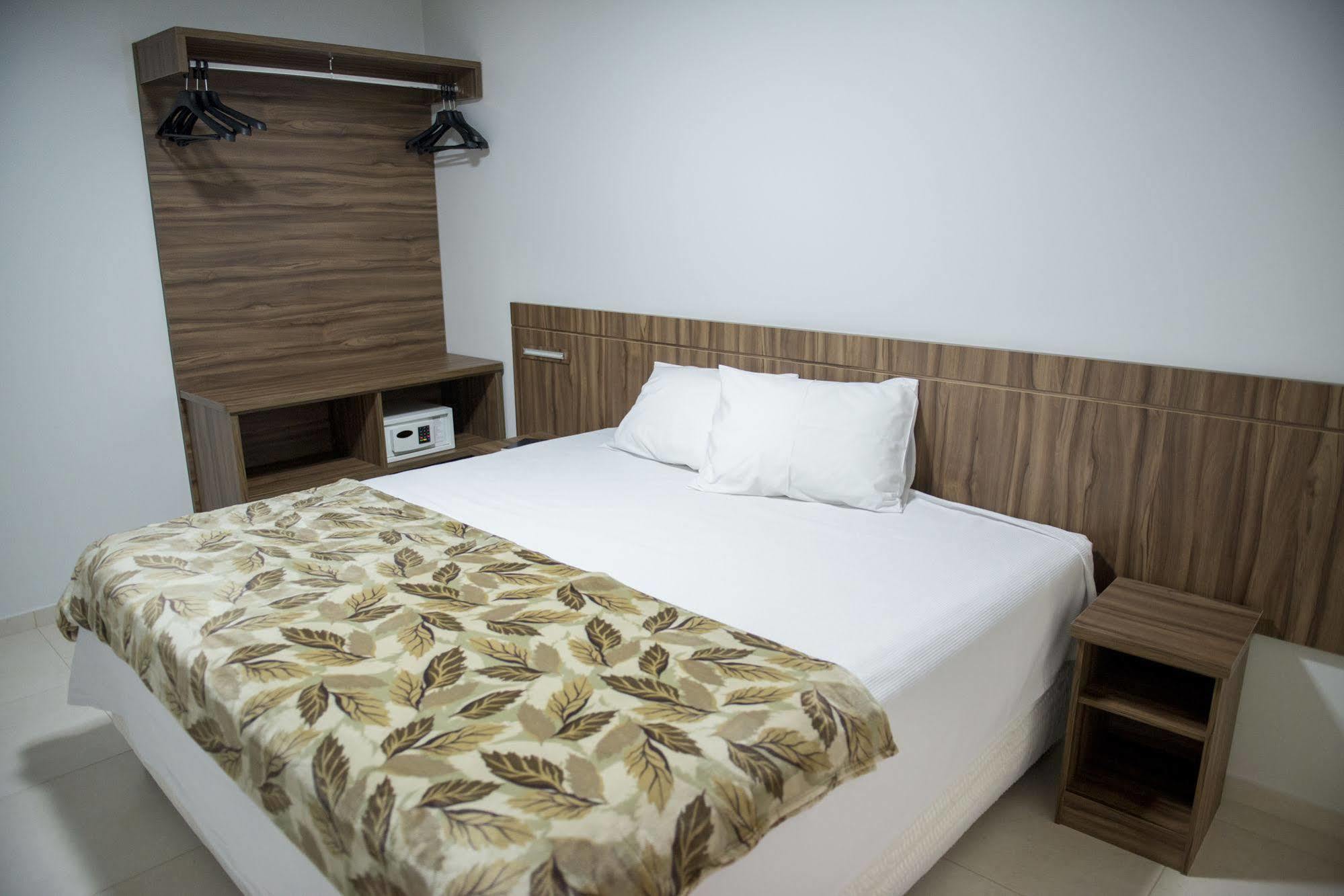 Manhattan Apart Hotel Caratinga Экстерьер фото